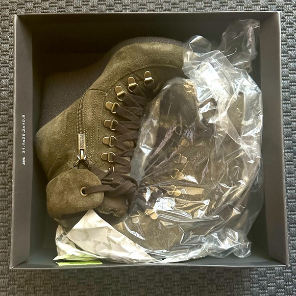 Kenneth Cole Wedge Olive Green Boot - Picture 3 of 6